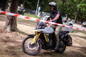 III-Zlot-Powsigirek-Niesulice-spotkanie-klimat-impreza-zabawa-motocykle-motocyklowy-royal-enfield-honda9288