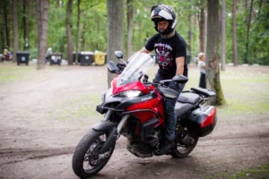 III-Zlot-Powsigirek-Niesulice-spotkanie-klimat-impreza-zabawa-motocykle-motocyklowy-royal-enfield-honda9357