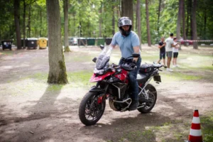 III-Zlot-Powsigirek-Niesulice-spotkanie-klimat-impreza-zabawa-motocykle-motocyklowy-royal-enfield-honda9372