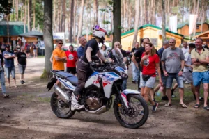 III-Zlot-Powsigirek-Niesulice-spotkanie-klimat-impreza-zabawa-motocykle-motocyklowy-royal-enfield-honda9405