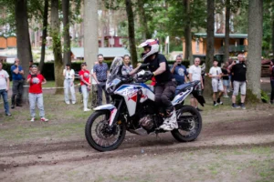 III-Zlot-Powsigirek-Niesulice-spotkanie-klimat-impreza-zabawa-motocykle-motocyklowy-royal-enfield-honda9424