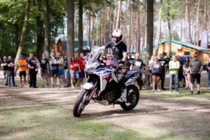 III-Zlot-Powsigirek-Niesulice-spotkanie-klimat-impreza-zabawa-motocykle-motocyklowy-royal-enfield-honda9443