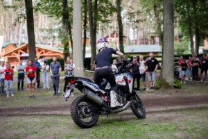 III-Zlot-Powsigirek-Niesulice-spotkanie-klimat-impreza-zabawa-motocykle-motocyklowy-royal-enfield-honda9456